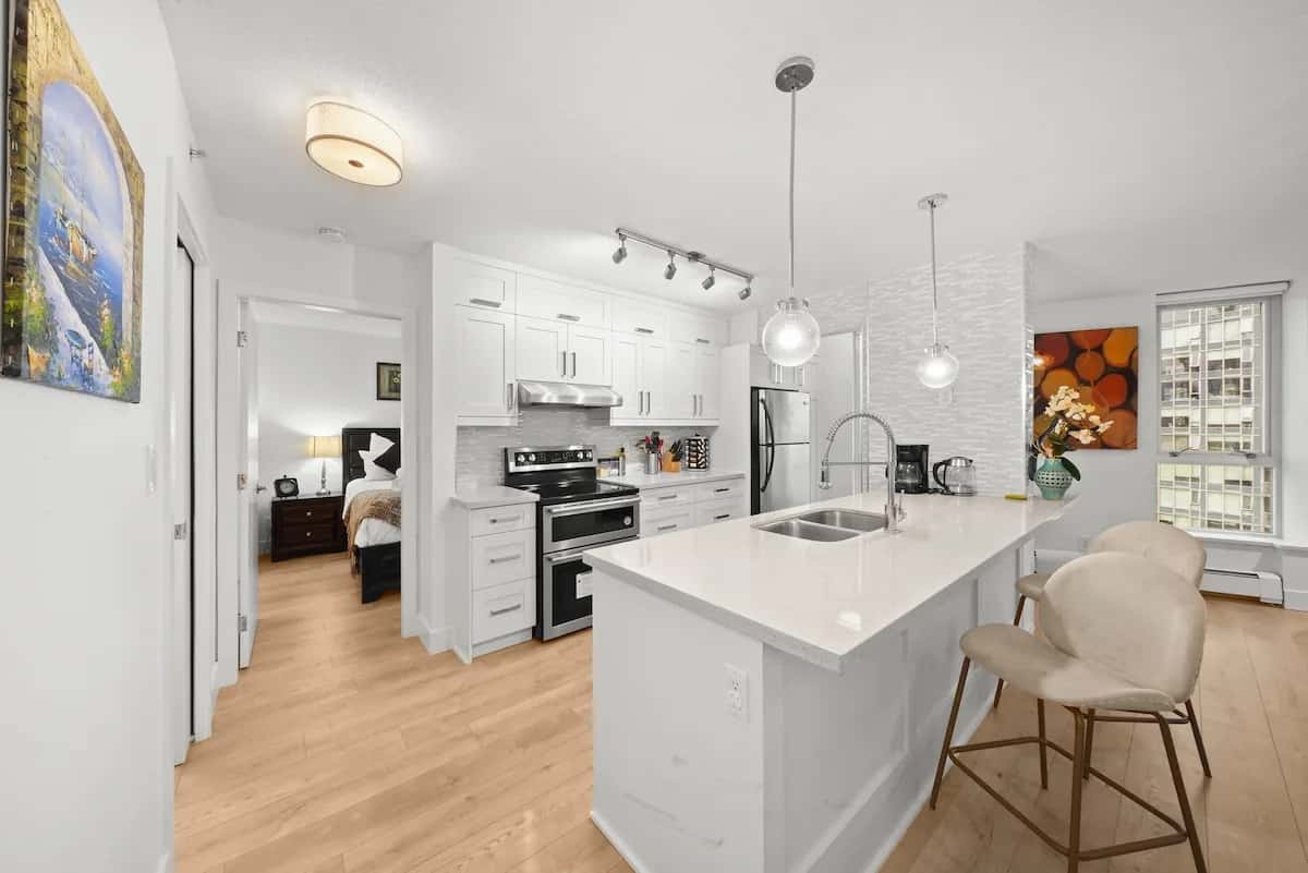 Cozy 2BR-2BA with Sofa Bed-Walk to Rogers & BC Pl