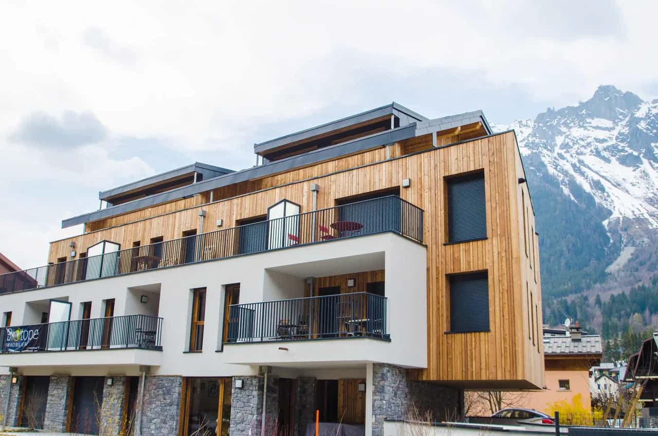 Contemporary Duplex With Brevent Mountain Views