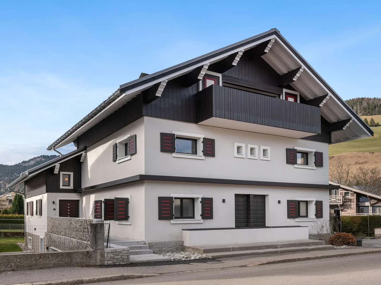 Retraite contemporaine avec cinq chambres avec salle de bain privative