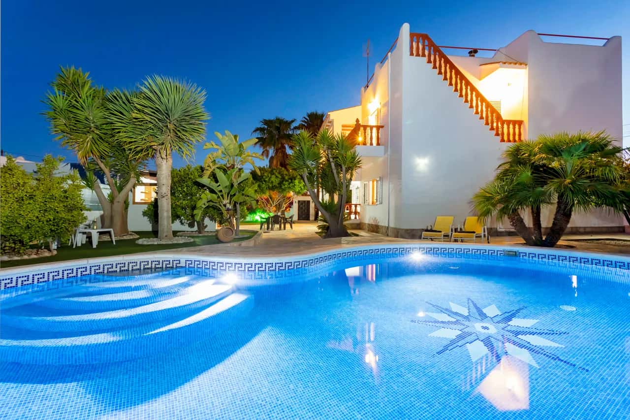 Spacious Six Bedroom Villa in Playa D'en Bossa