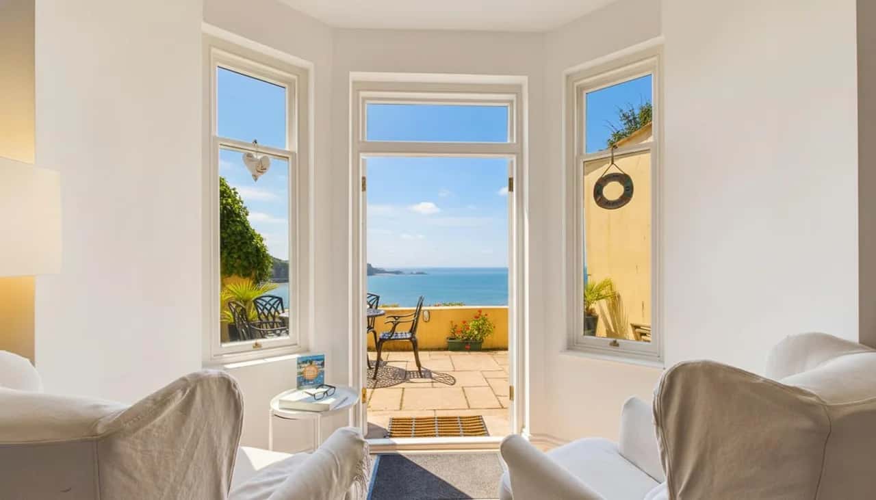 Sea Legs - 2 Bedroom Apartment - Tenby