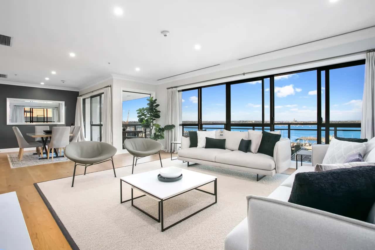 Penthouse with Expansive Views in Auckland