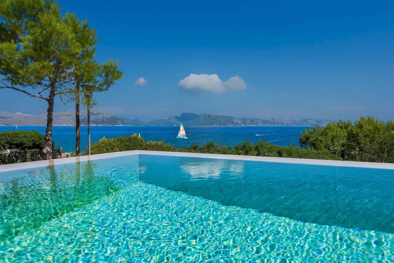 Frontline Sea View Villa in Mallorca