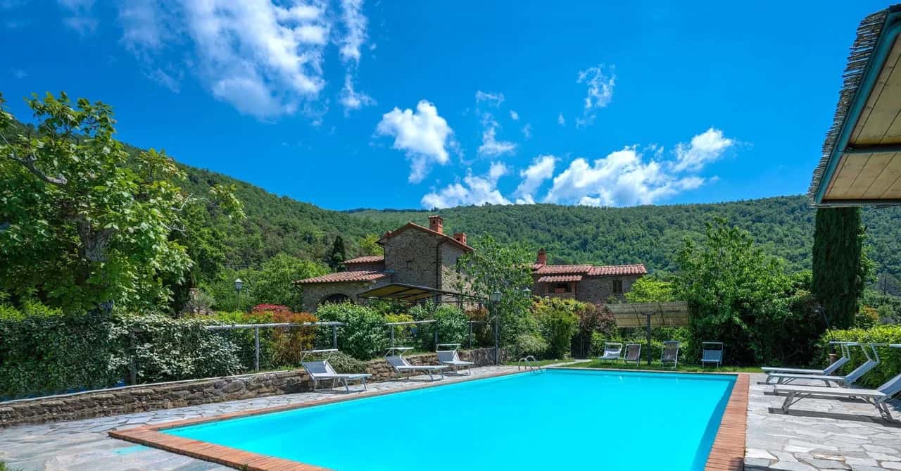 Tranquil Poolside Retreat in Cortona