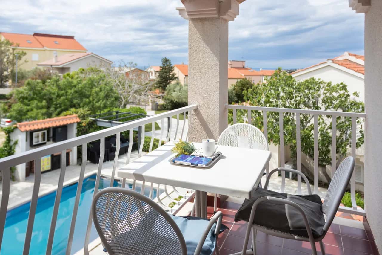 Poolside Stone One-Bedroom Suite - Marina Bok