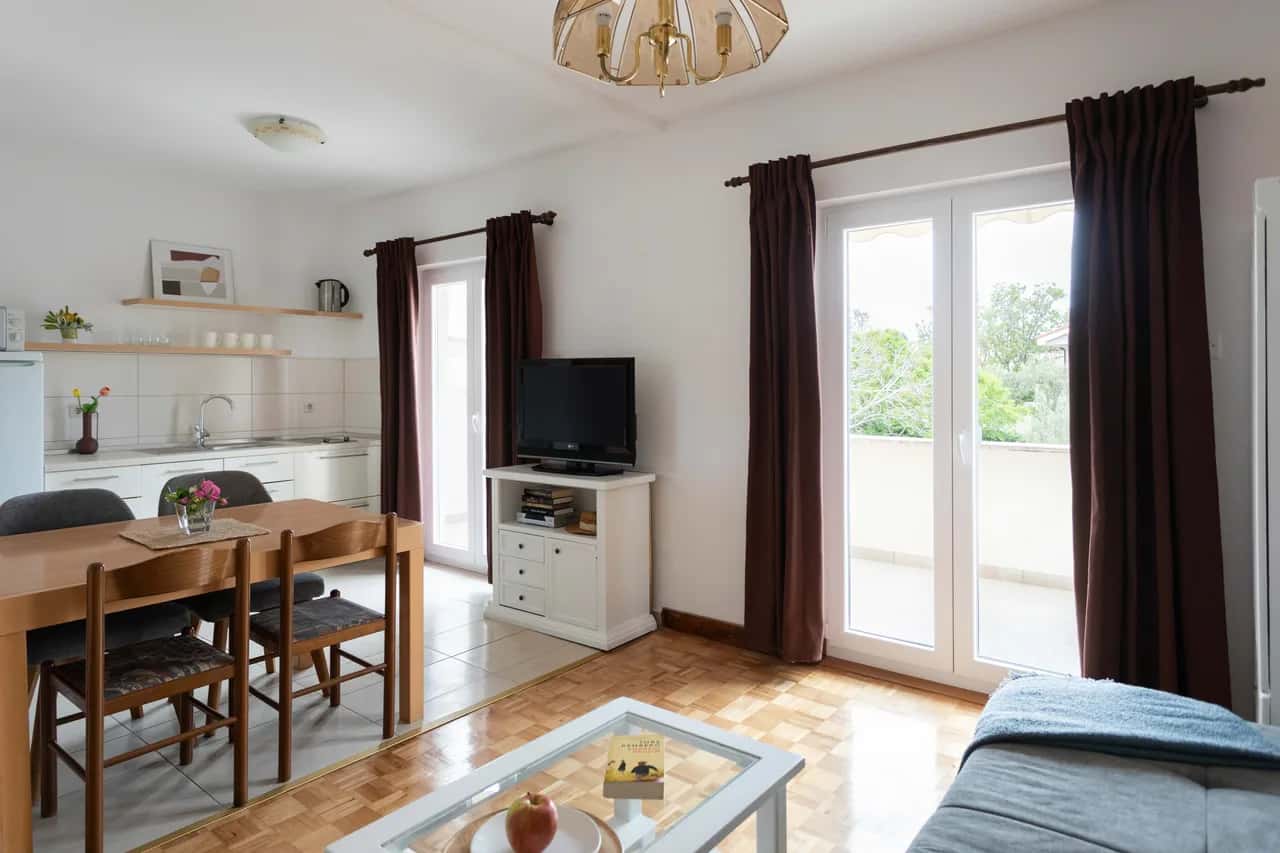 Poolside Stone 1-Bedroom Balcony Suite- Marina Bok