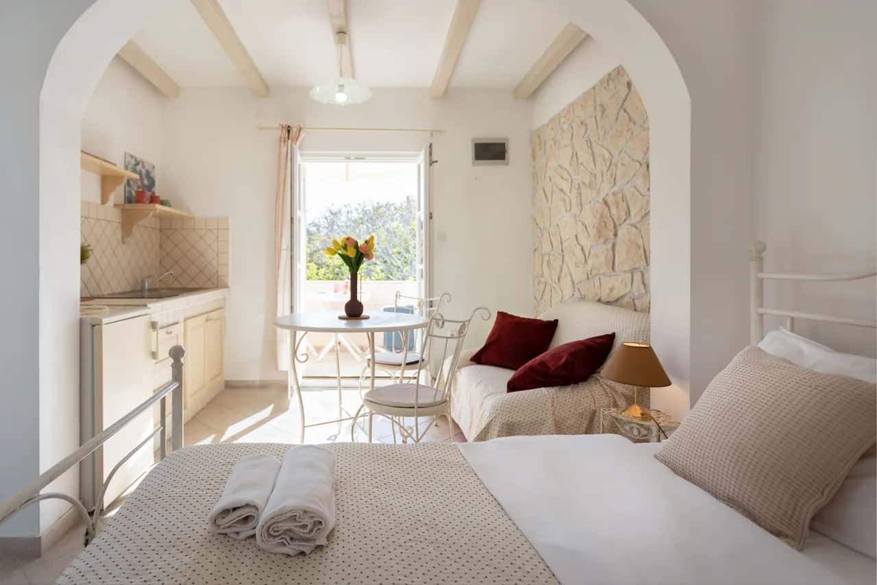 Poolside Stone- Elegant Balcony Studio- Marina Bok