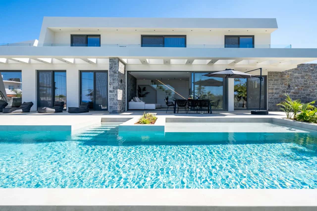 Contemporary Five-Bedroom Retreat in Crete
