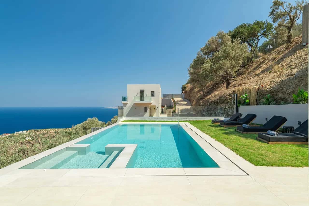 Airy Four Bedroom Villa in Crete