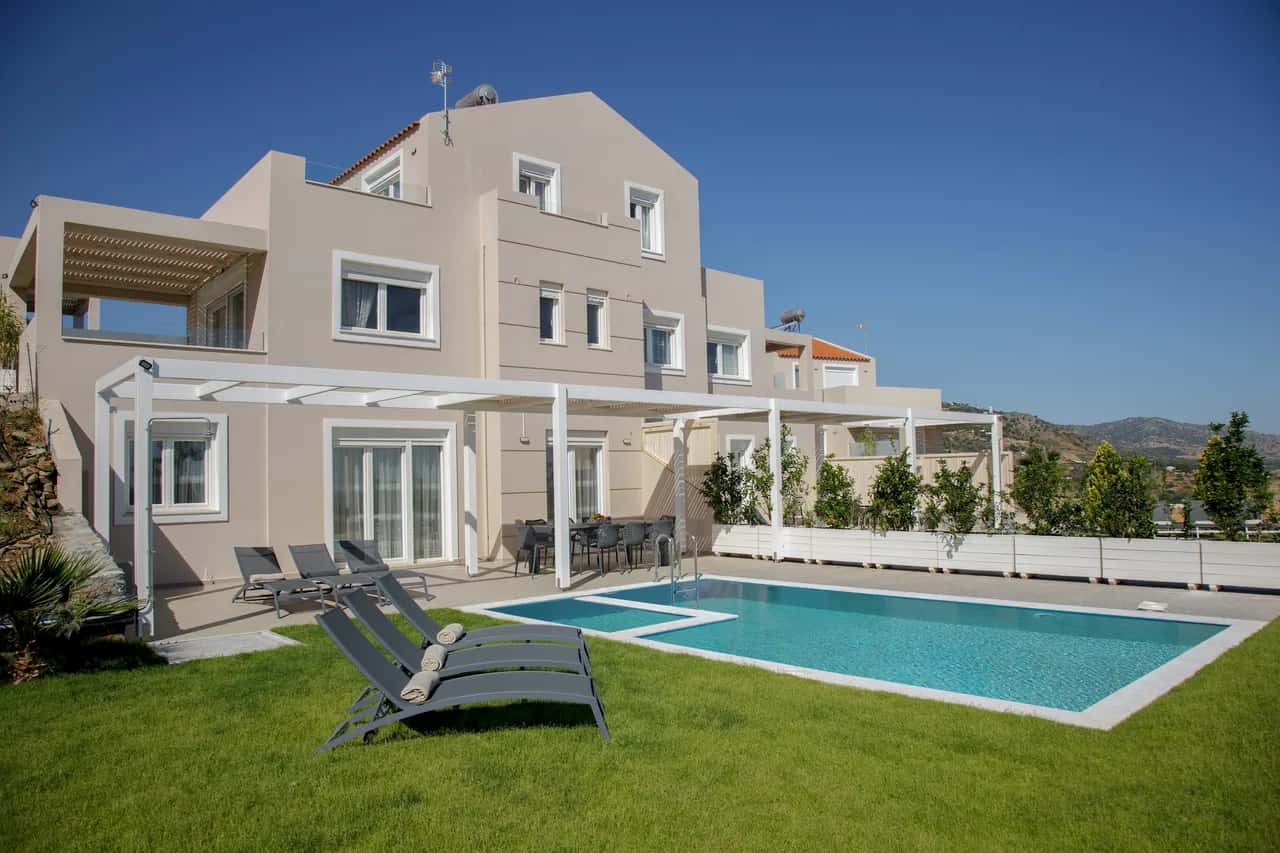 Contemporary Four Bedroom Villa in Crete