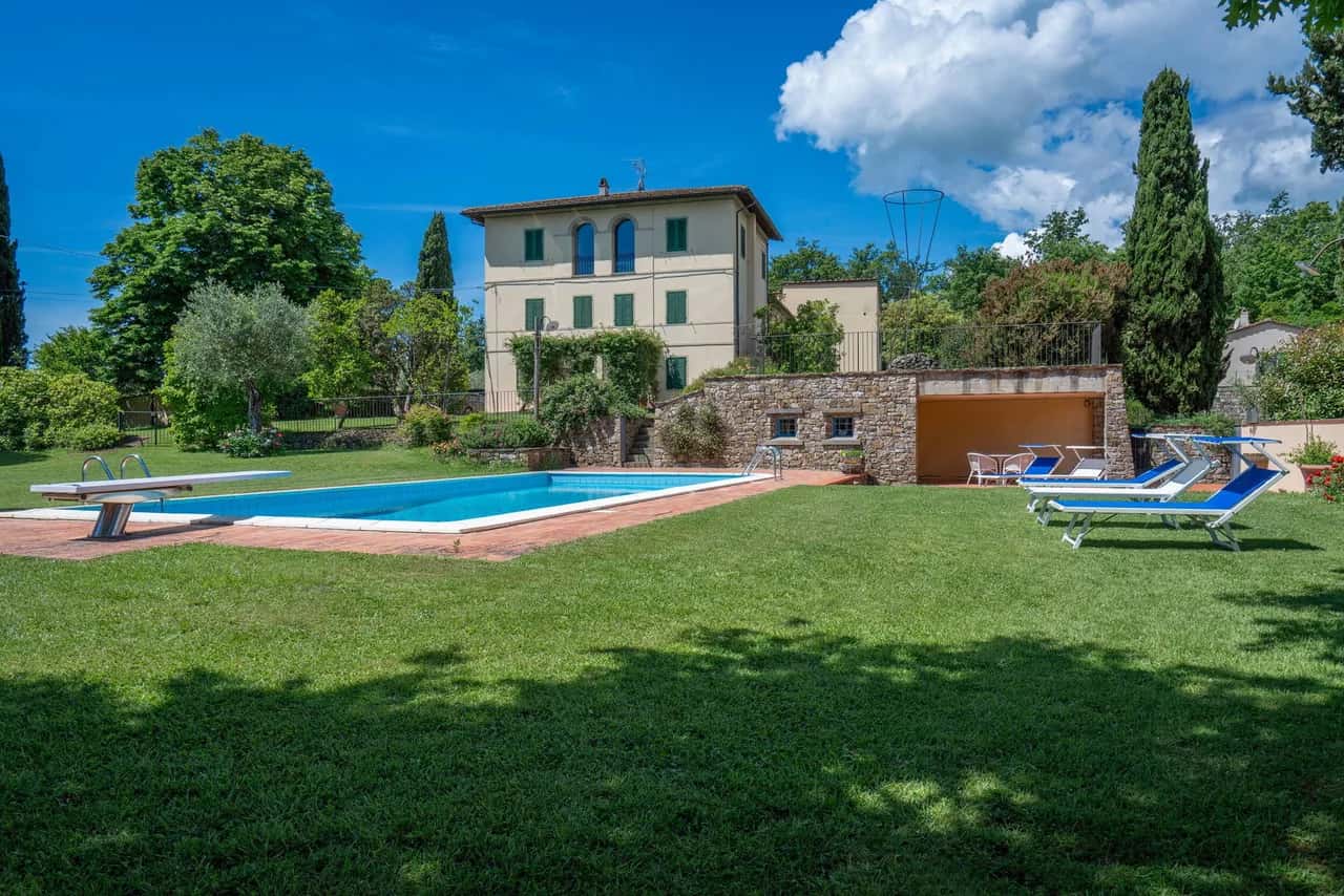 Charming Poolside Villa in Pistoia