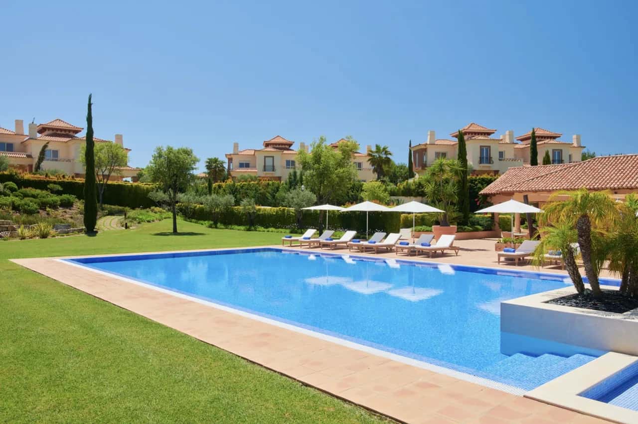 Stylish Linked Villa in Algarve
