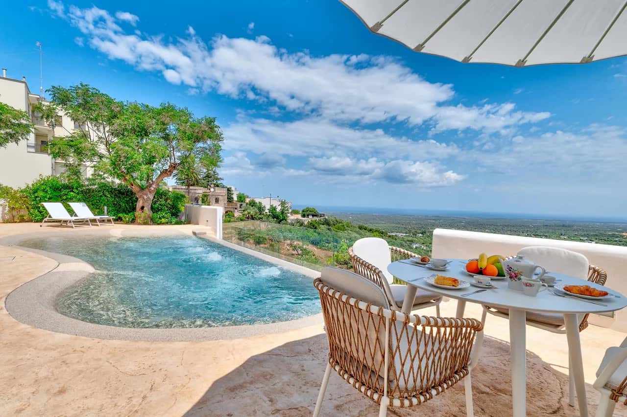Villa de Tres Habitaciones con Vista Costera en Puglia