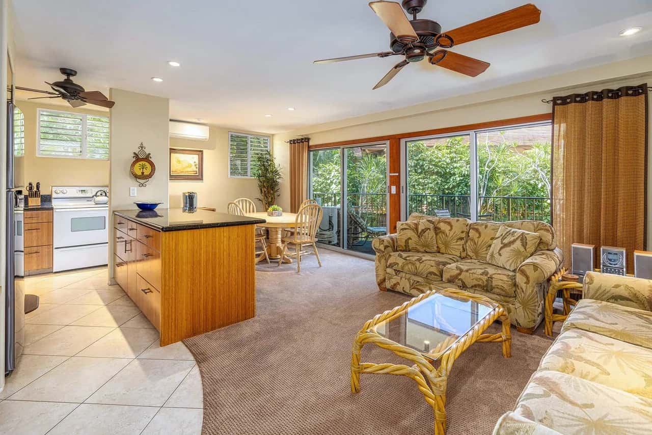 Hale Hui Kai 202 - Keawakapu Beach, Garden Views, Steps to the Beach, Split AC!