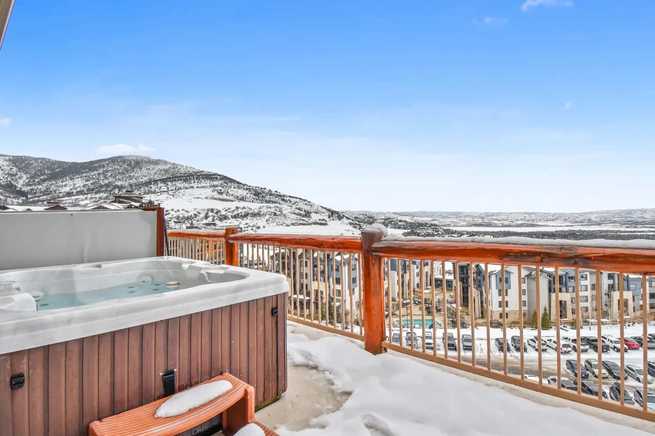 Villa mit umlaufender Terrasse in Park City