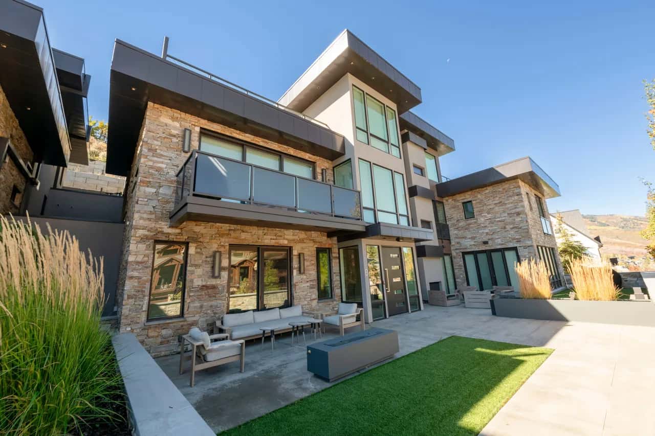 Scenic Townhome with Private Hot Tub in Park City