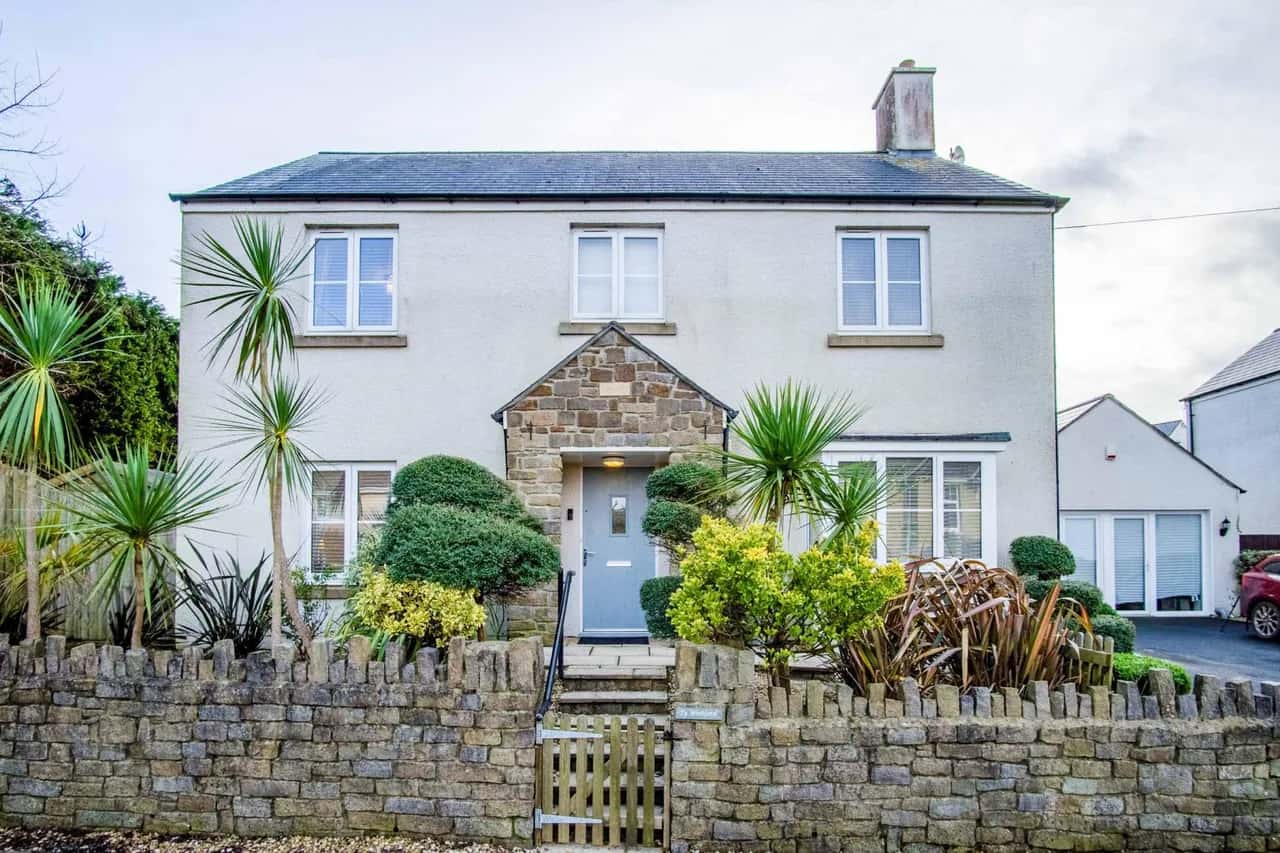 Cozy Garden Retreat in Llanrhidian