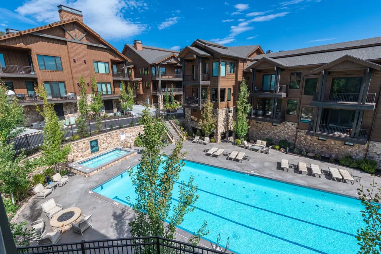 Fußweg zum Skifahren, außergewöhnliches Juniper Landing 5 BR, privater Whirlpool, Blick auf den Golfplatz, Außenpool