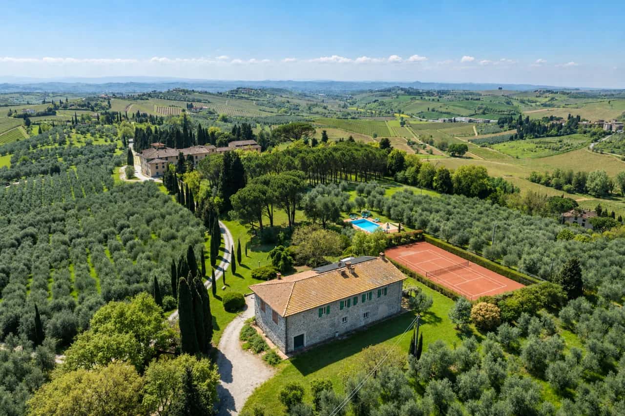 Tennis Court Villa in Tuscany — Vinci