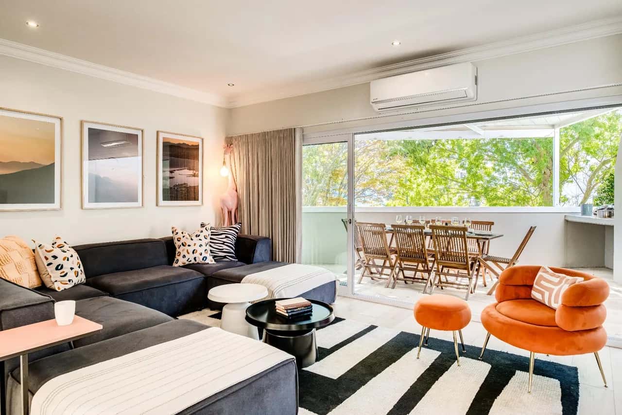 Green Point 4 Bed Family Home w Pool Happy House