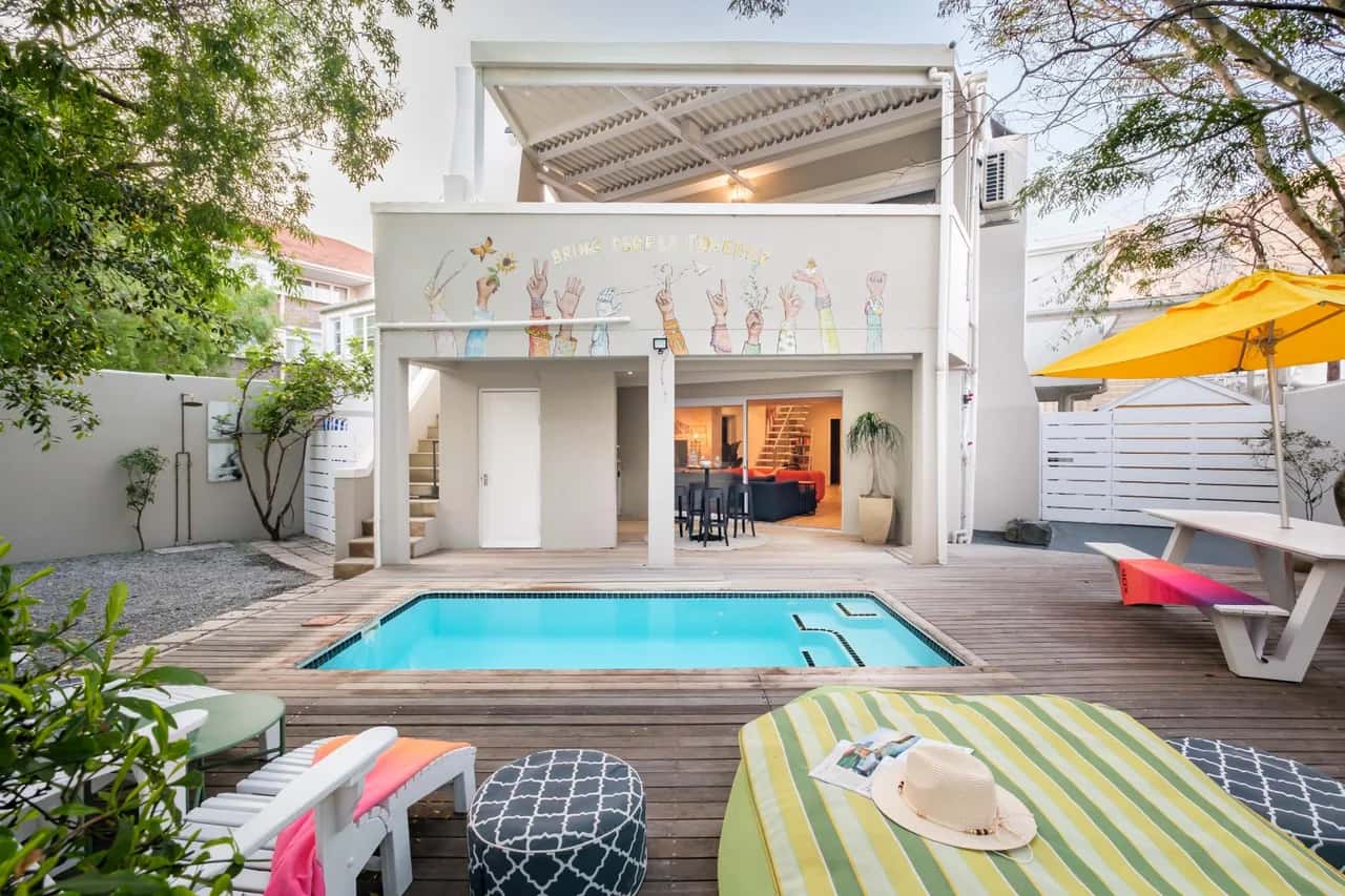 Green Point 4 Bed Family Home w Pool Happy House