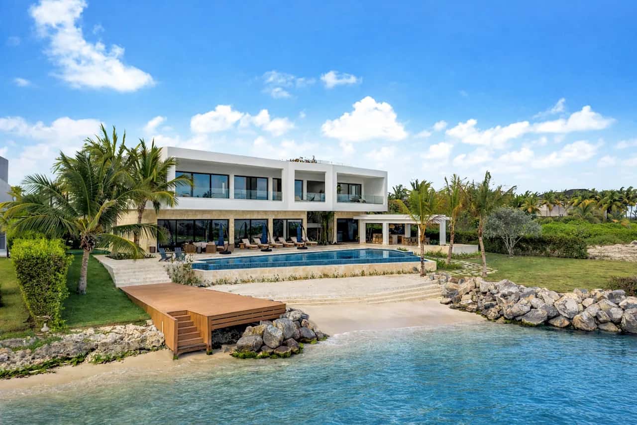 Cap Cana Oceanfront Luxury Villa with Private Beach, Ladge Pool, Full Staff, Pickleball, 2 Golf Carts