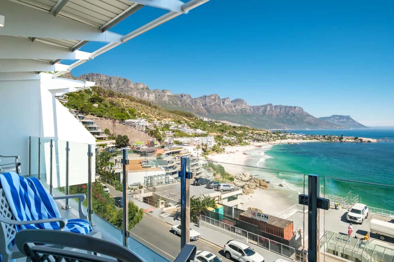 Clifton 2 Bed Apartment Ocean Views Dunmore Noir