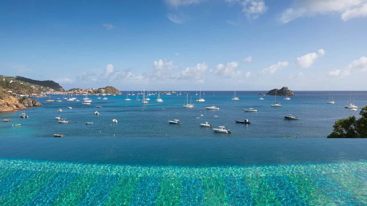 4BR Villa: Perfect Blend of Luxury and Nature in St. Barts