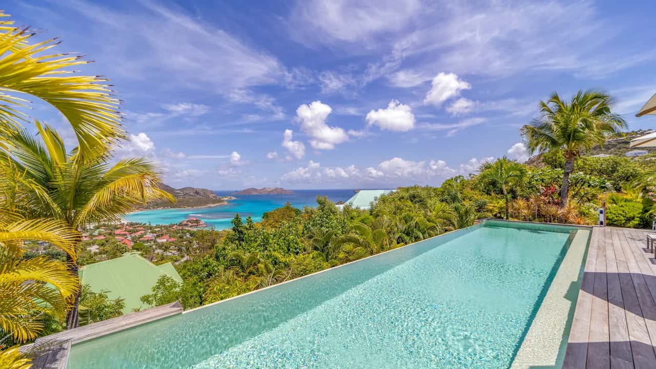 Extraordinary 4BR Hillside Villa in Saint-jean