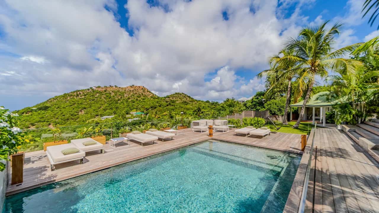 Beautiful Villa Nestled in the Wooded Hills