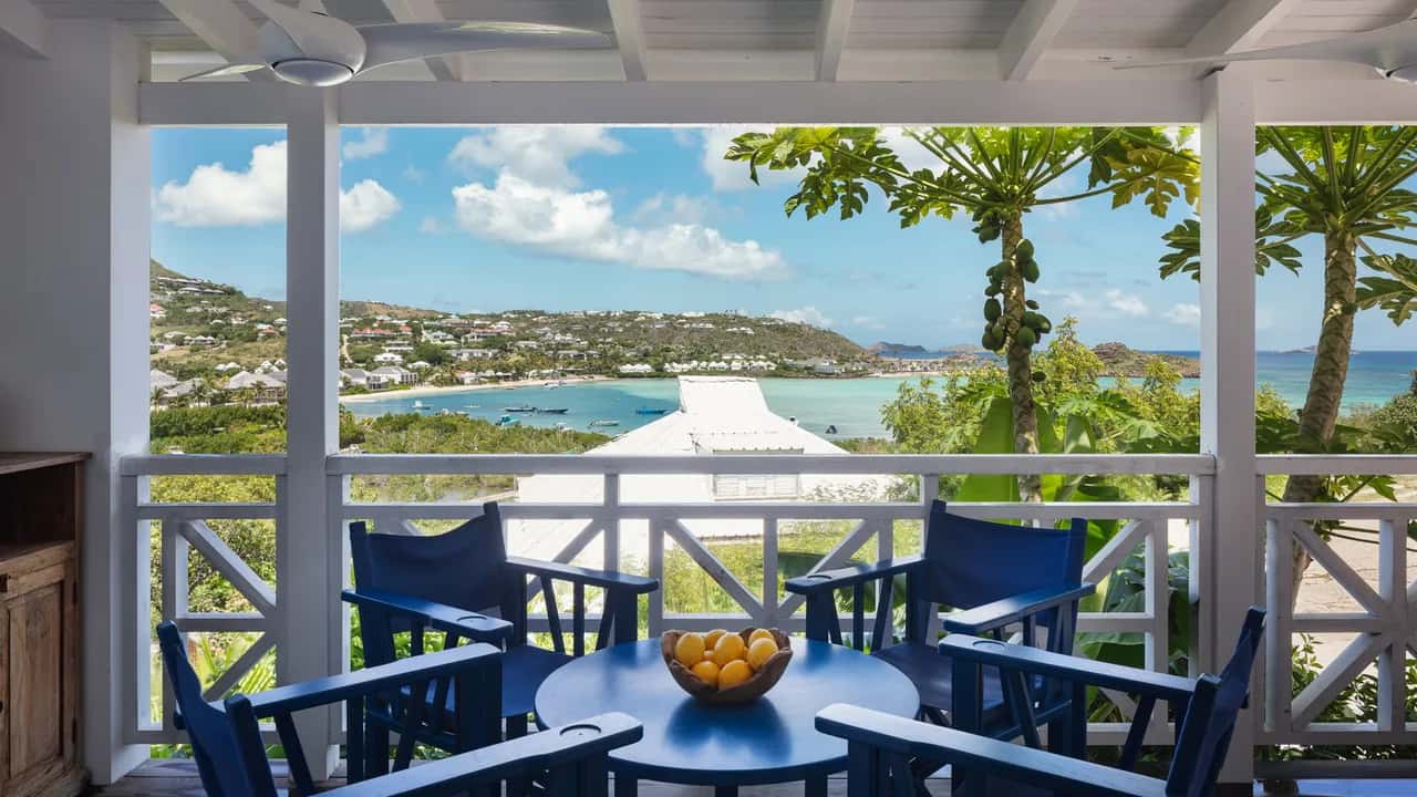 A True Romantic Villa With Bright Canvas