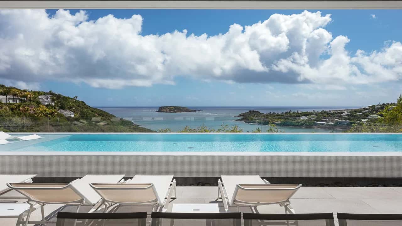 Four-Bedroom Villa with Pool and Fitness Room