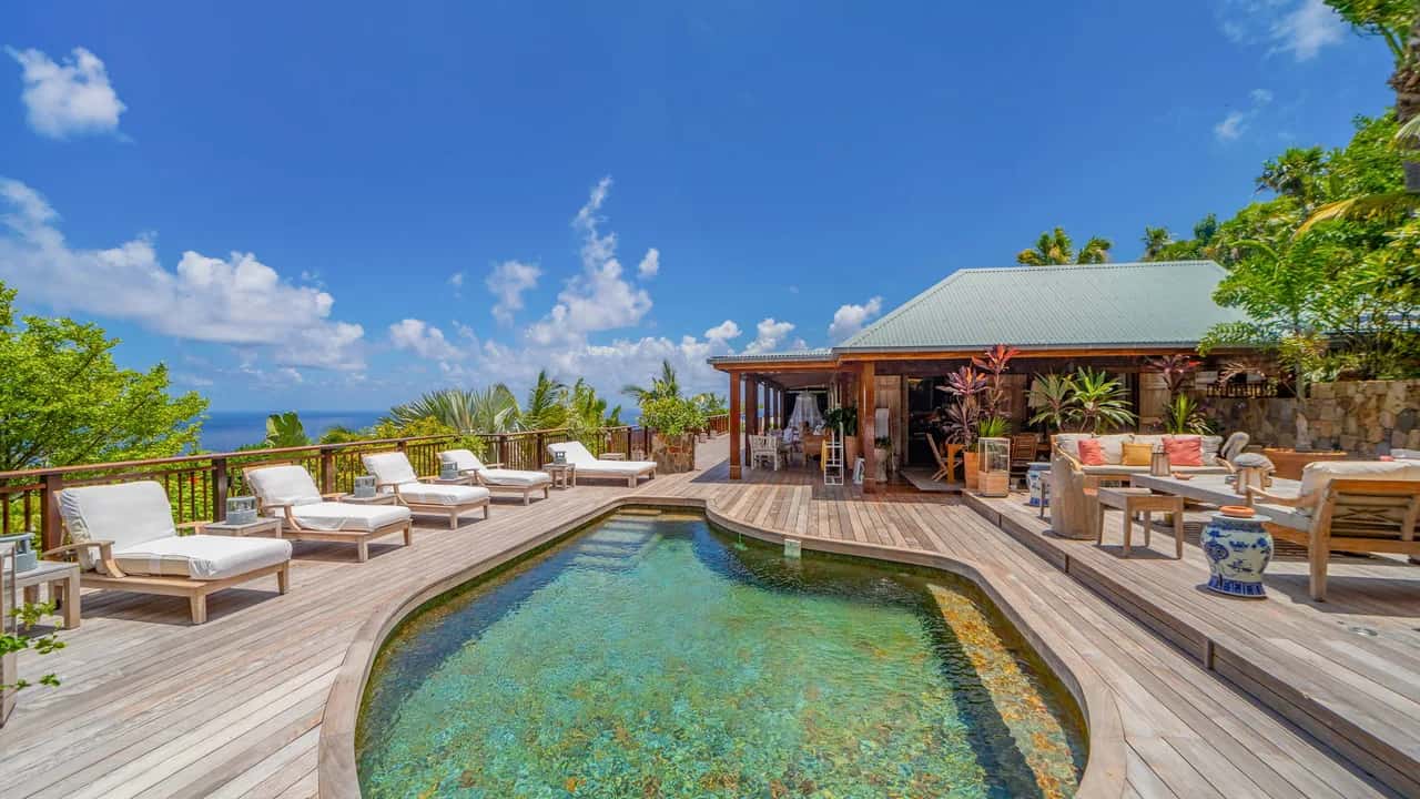 Sleek Caribbean Villa With Poolside Lounge