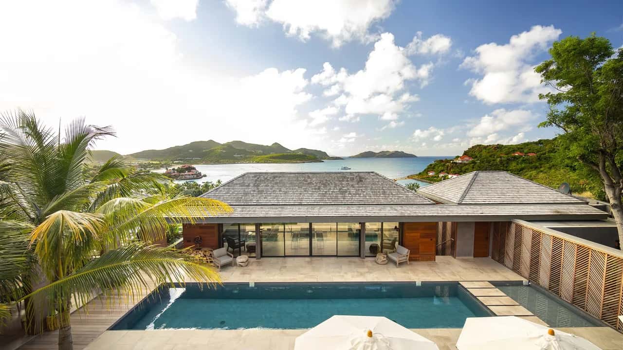 Prestigious Hilltop Retreat With Sun Terrace