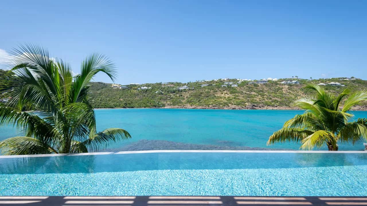 Sophisticated Caribbean Escape With Outdoor Lounge