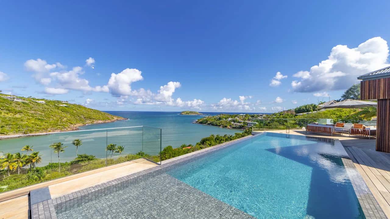 Beautiful Island Villa With Two Pools
