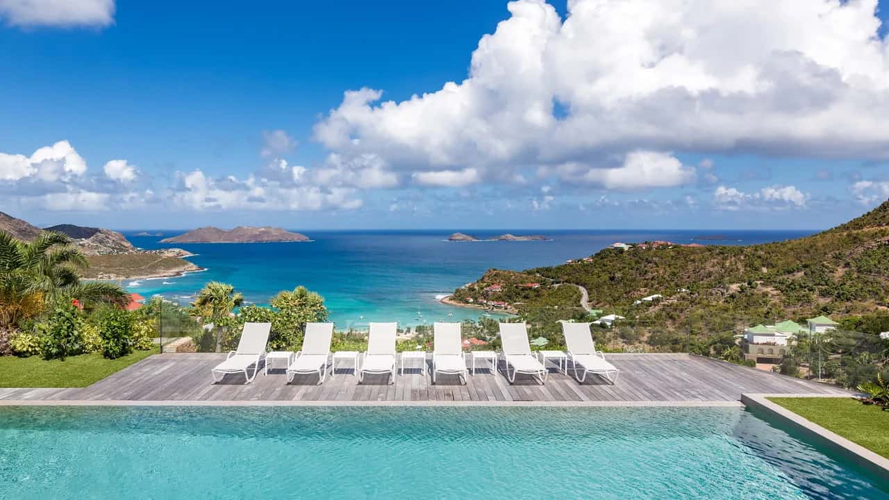 Refreshing Villa Amidst a Breathtaking Nature
