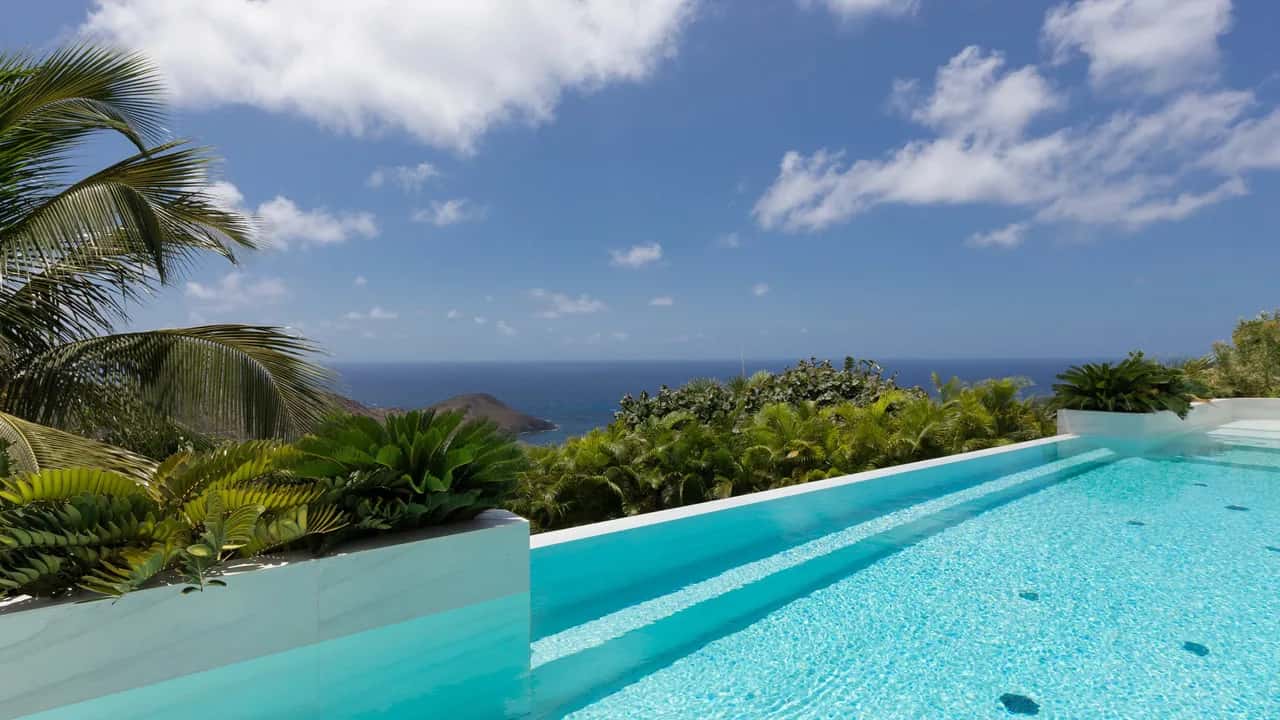 Charming Empathic Villa with Inviting Infinity Pool