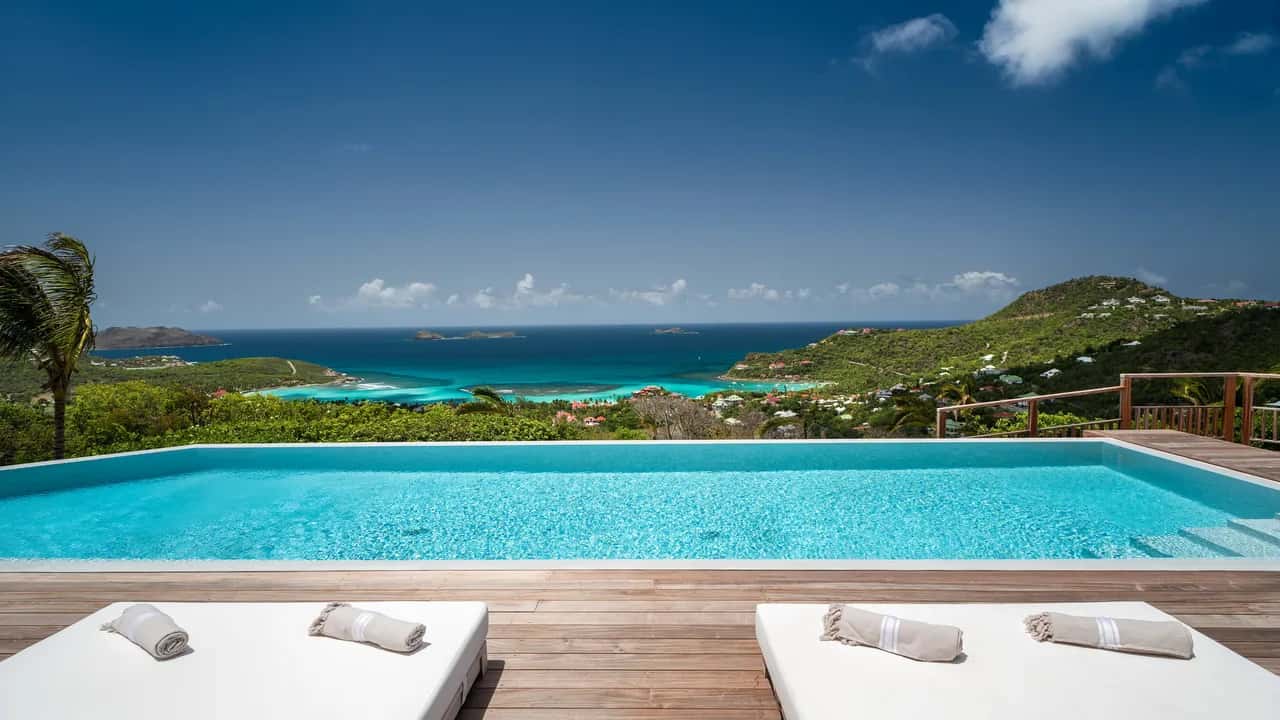Graceful Villa offering Panoramic Views of the Bay