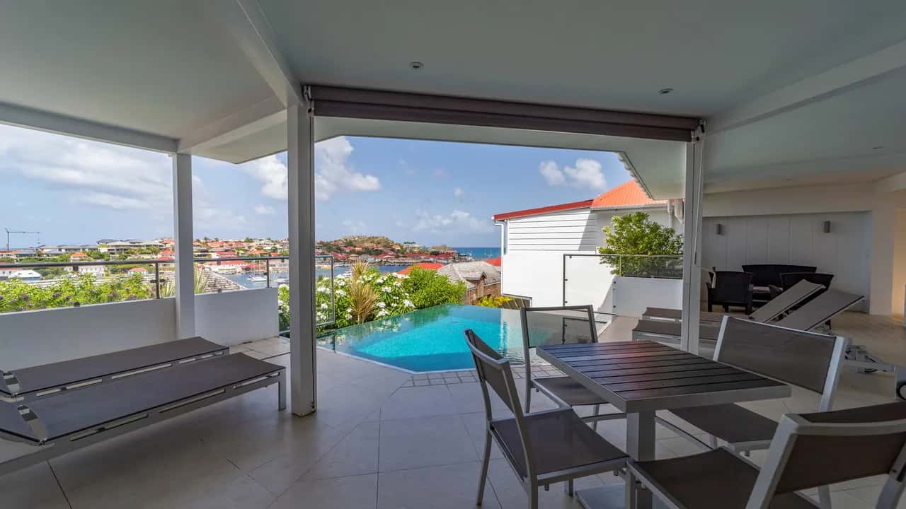 Refined Villa Few Minutes From the Beach