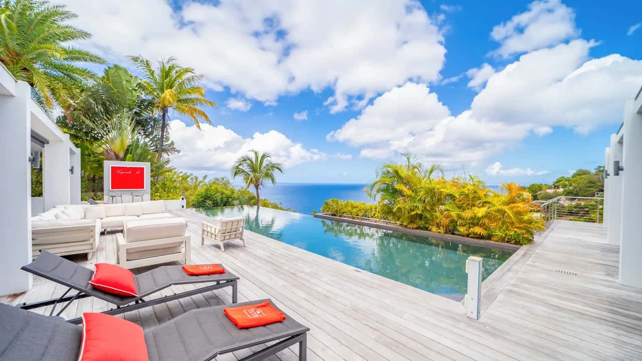 Traveler's Luxurious Hideaway Villa