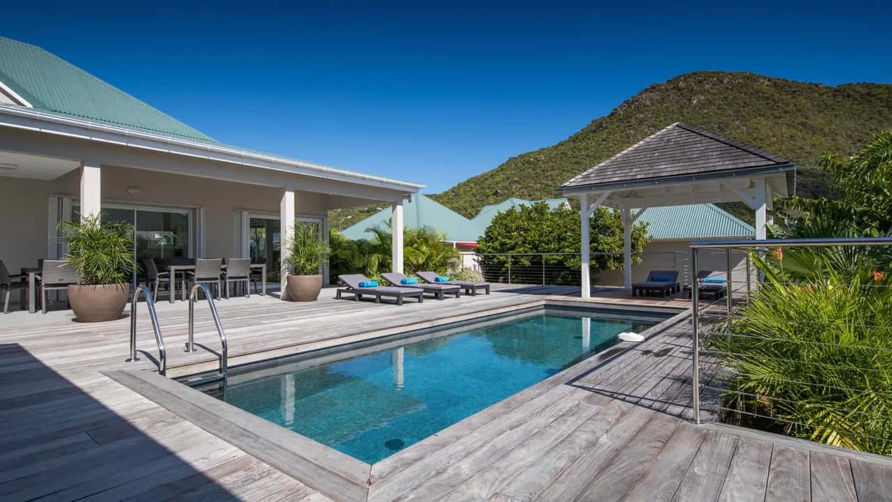 Dazzling Villa with Heated Swimming Pool