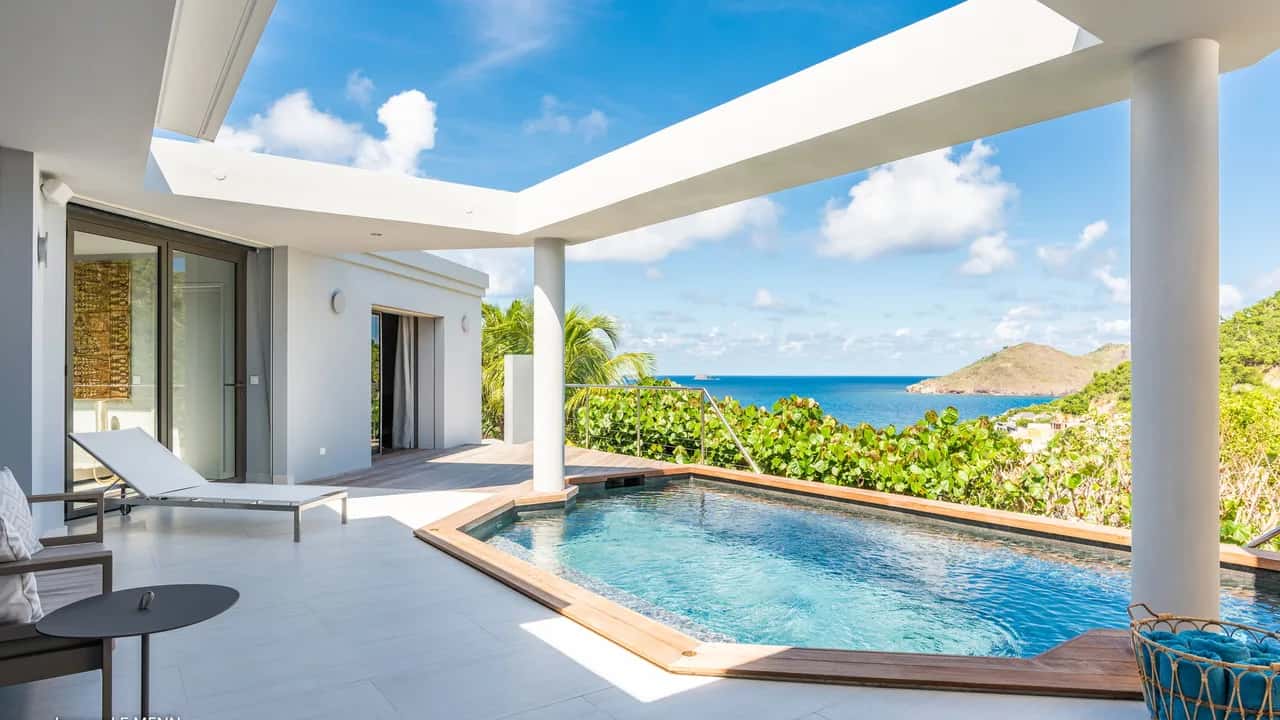Luxurious Retreat With Ocean Views in Flamands