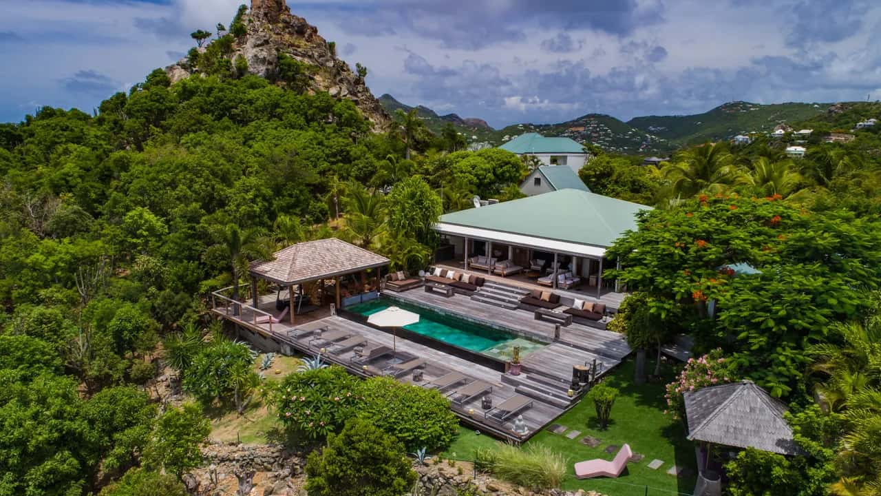 Eight-Bedroom Estate in Anse des Cayes