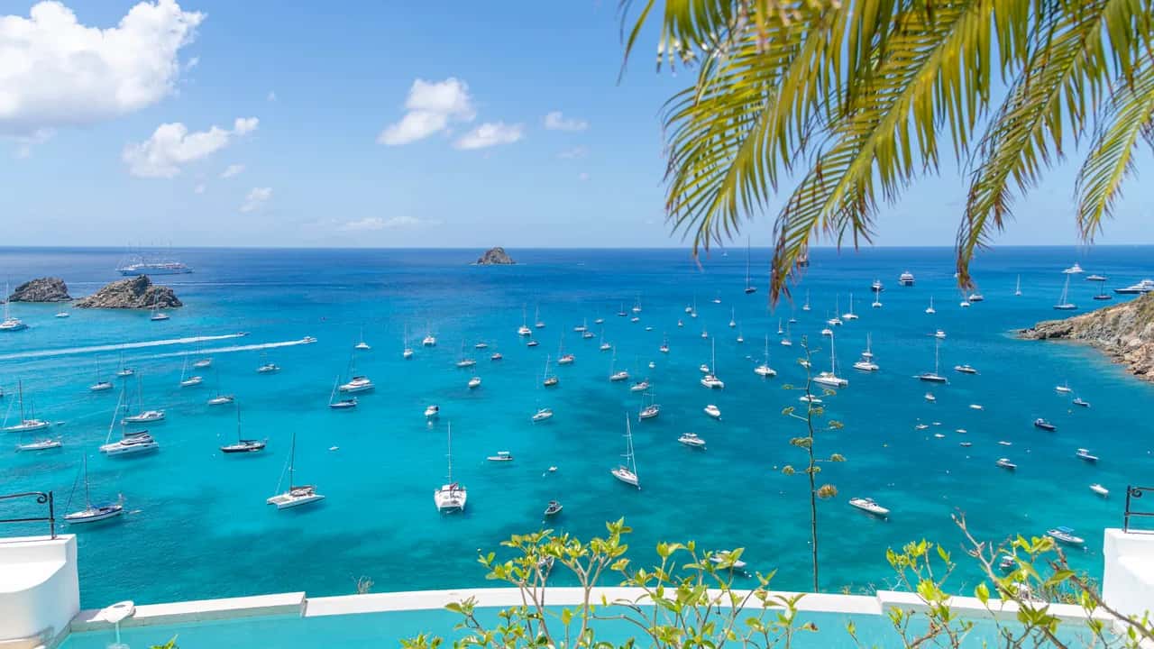 Exclusive Holiday Villa with Warm Sunsets