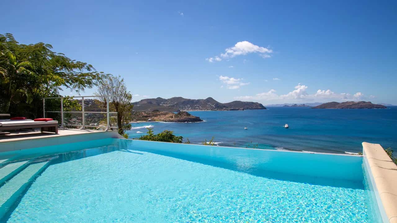 Private Escape Villa near Beach and Shopping