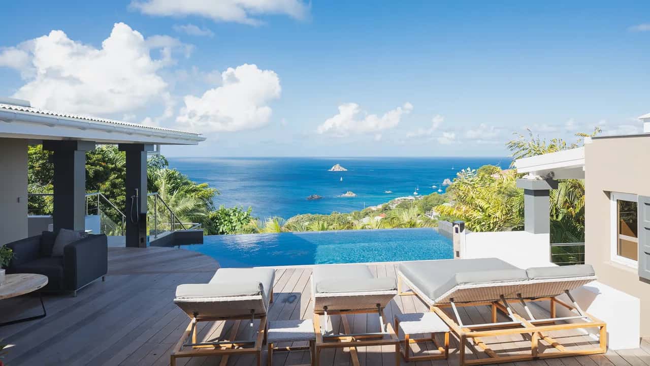Scenic Hilltop Villa With Sunset Terrace
