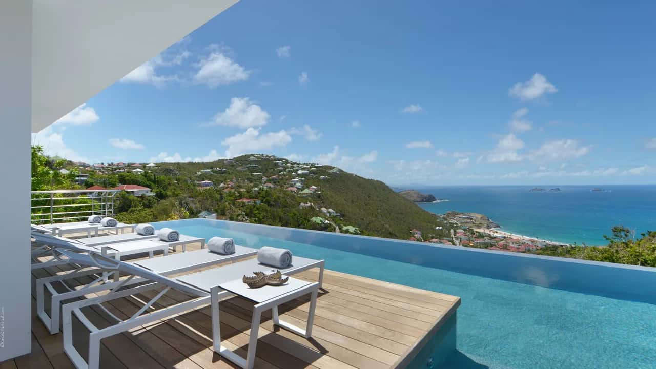 Lavish Villa with Overflow Pool