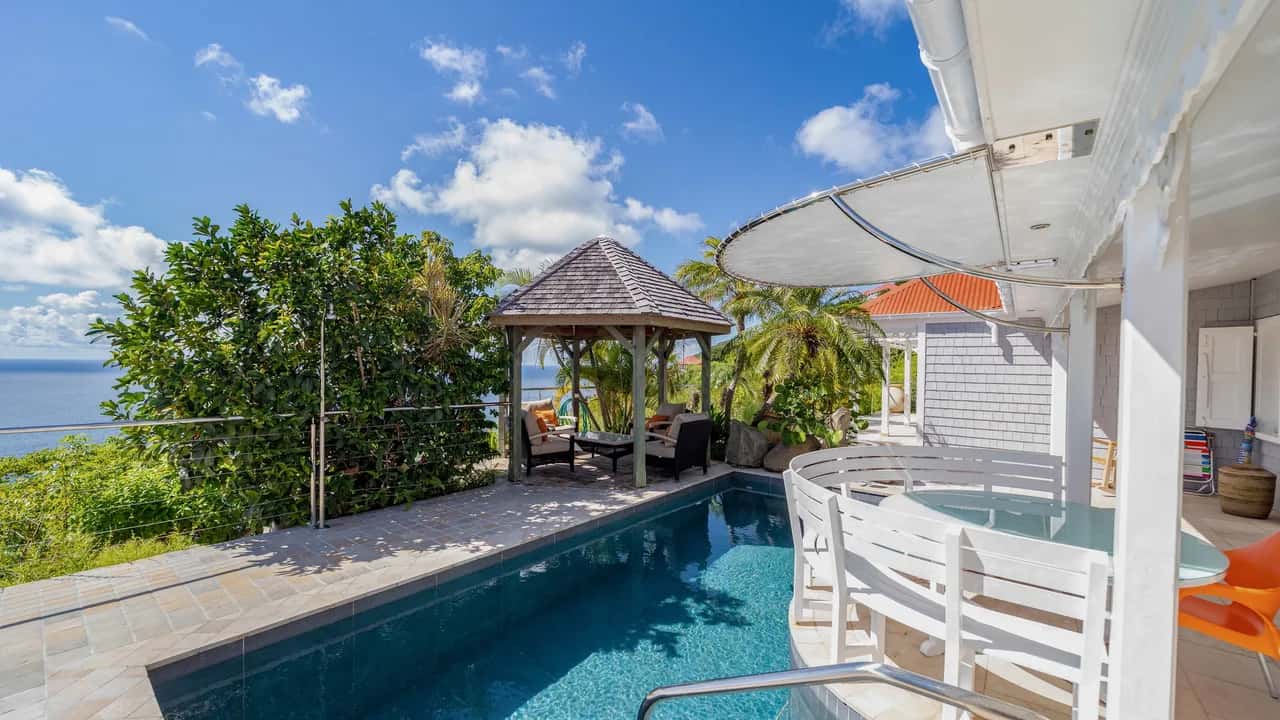 Villa Located Few Minutes from Beaches and Shops