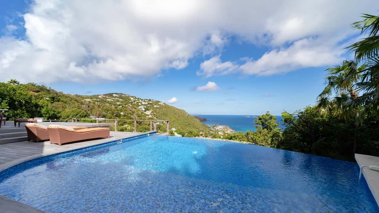 Lush Tropical Environmental Villa Ideal For The Family